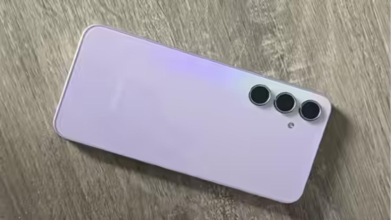 सैमसंग का 50MP कैमरा फोन अब मात्र ₹19,999 में! ₹33,000 वाले फोन पर मिली छप्परफाड़ छूट, हाथ से न जाने दें ये मौका